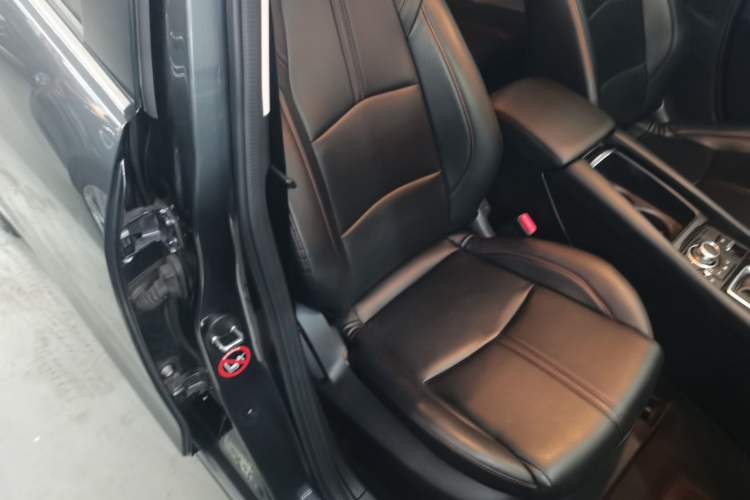 Used Mazda 3 Axela 2019 Cloud-Controlled Version Hatchback 1.5L Automatic Luxury Model Emission Standard China V Right Front Seat