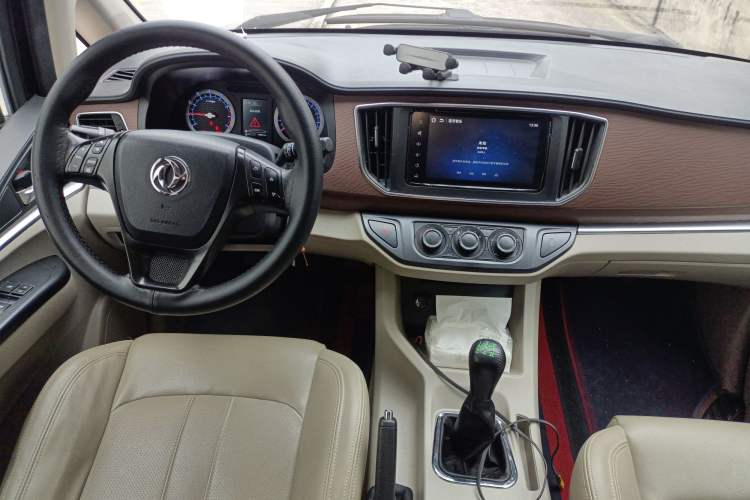 Used FORTHING Lingzhi 2020 M5L 1.6L Luxury 7-Seater
