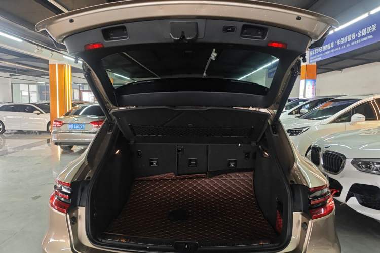 Used Porsche Macan 2014 Macan 2.0T Trunk