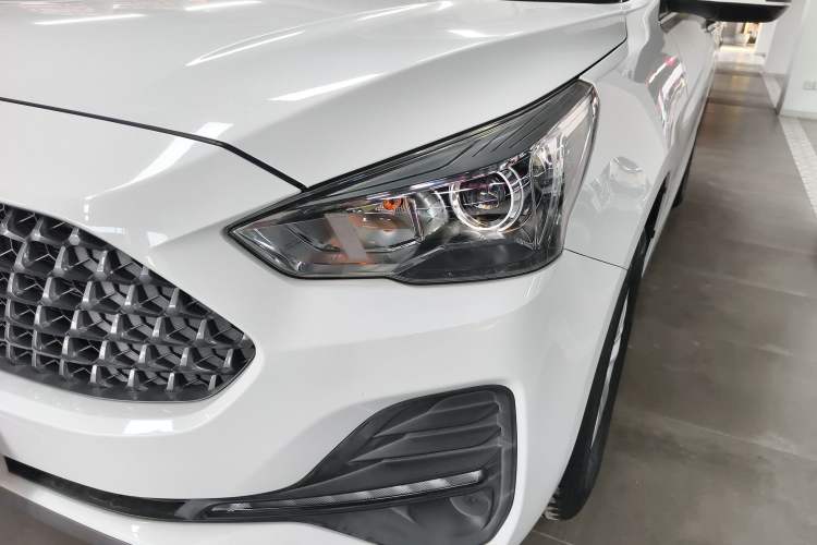 Used Haval M6 2019 1.5T DCT Two-Wheel Drive Value Edition China VI Standard Left Front Headlight