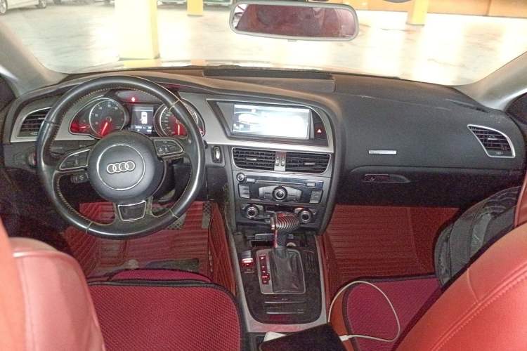 Used Audi A5 2013 Sportback 40 TFSI Center Console