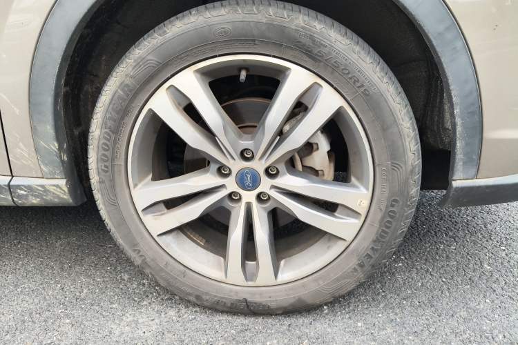 Used Ford Equator Sport 2022 EcoBoost 170 Premier Edition Right Front Wheel Hub