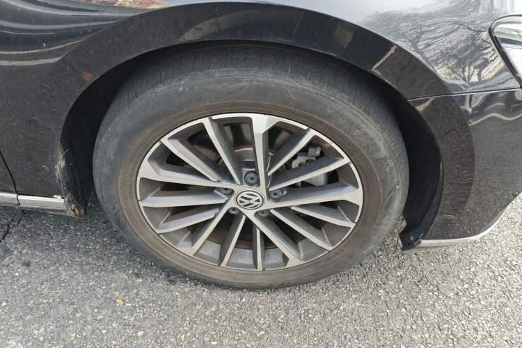 Used Volkswagen Magotan 2020 330TSI DSG Luxury Edition Right Front Wheel Hub