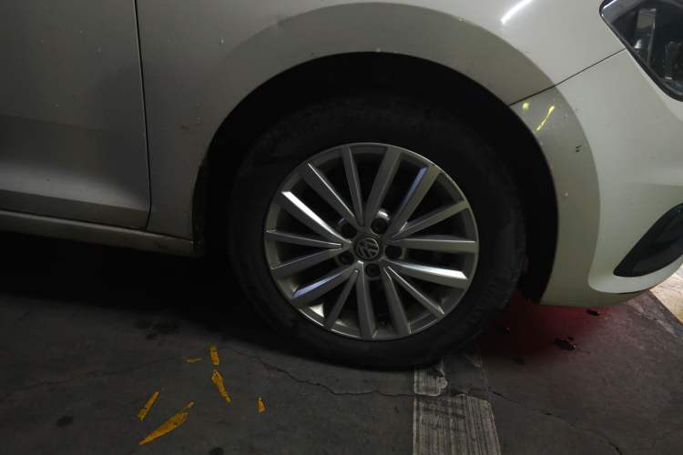 Used Volkswagen Santana 2017 Haval H9 1.6L Automatic Comfort Edition Right Front Wheel Hub