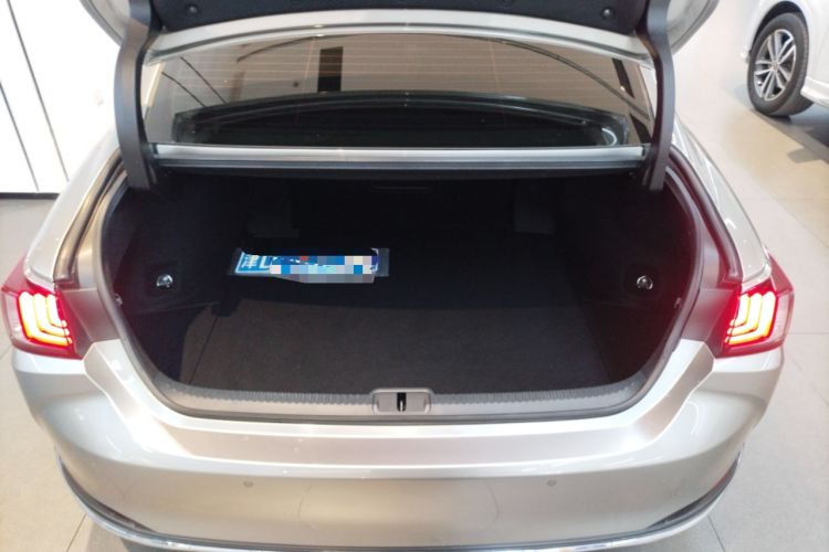 Used Lexus ES 2020 300h Deluxe Edition
