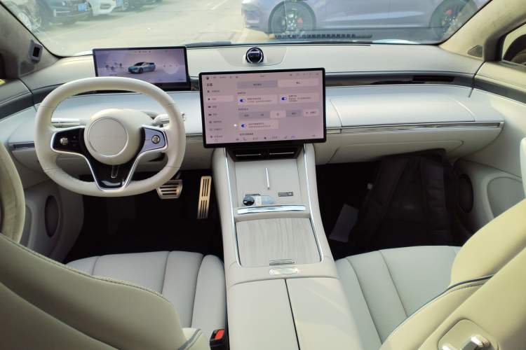 Used Hima Luxeed S7 2025 785 km Ultra Center Console