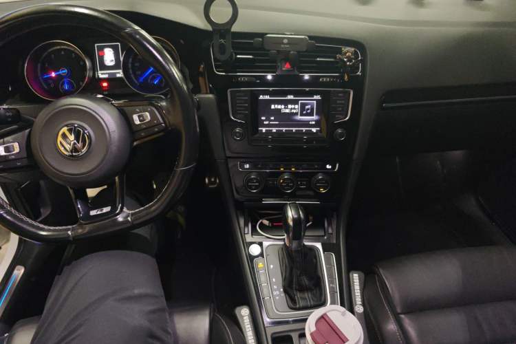 Used Volkswagen Golf 2015 2.0 TSI R Audio And AC Panel