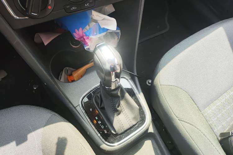 Used Volkswagen Polo 2016 1.6L Automatic Comfort Model Gear Lever