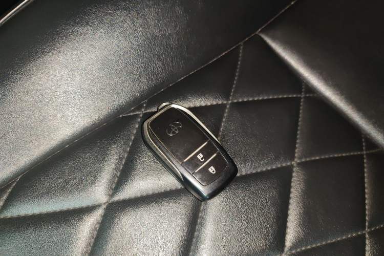 Used Toyota RAV4 2016 2.0L CVT Two-Wheel Drive Fashion Edition China V Standard