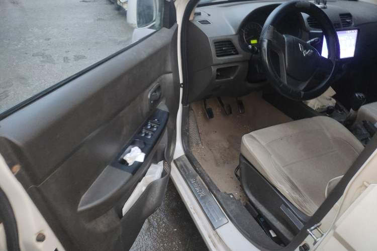Used Wuling Hongguang 2014 1.2L Standard Model China IV
