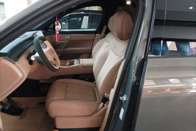 Used ONVO Luxeed L90 2025 Model—Ultra Six-Seater Version