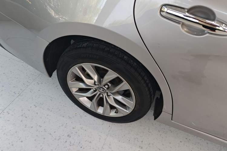 Used Toyota Avalon 2022 Dual-Engine 2.5L XLE Premium Edition Exterior 8