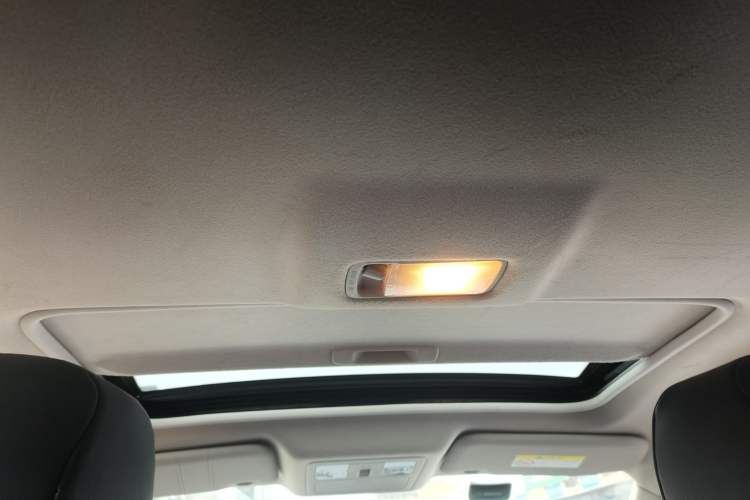 Used Nissan Tiida 2016 1.6L CVT Cool Dynamic Edition