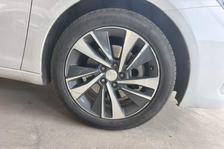 Used Peugeot 408 2020 360THP 10th Anniversary Premium Edition Right Front Wheel Hub