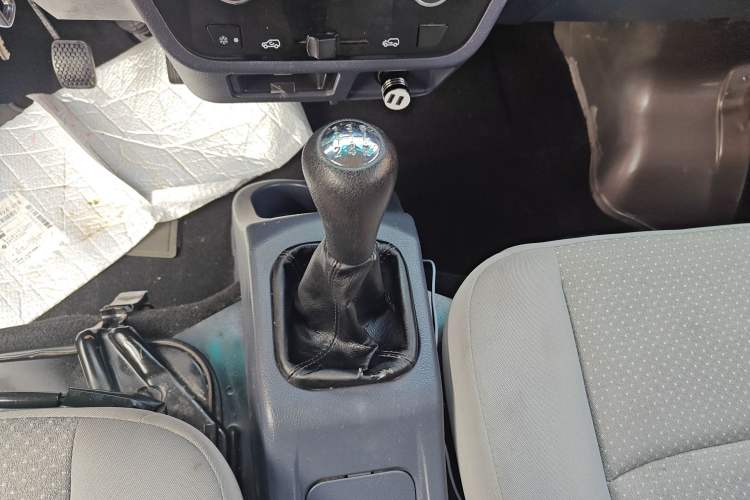 Used Jinbei Hiace X30 2020 1.5L Super-Comfortable Version China VI Standard SWC15M