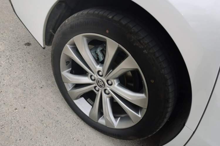 Used Toyota SIENNA 2024 2.5L Hybrid Luxury Edition Right Rear Wheel Hub