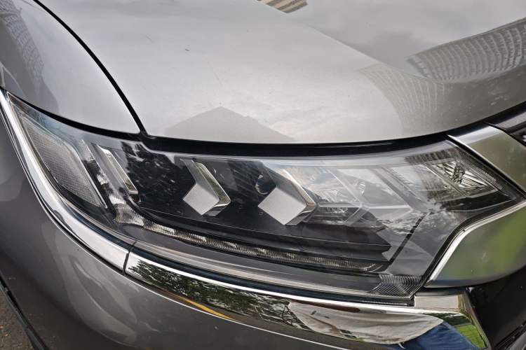 Used Mitsubishi Outlander 2019 2.4L 4x4 Zhi Xiang Edition 7 Seats China VI Standard