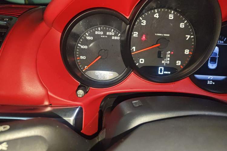 Used Porsche Boxster 2013 Boxster 2.7L Odometer Close Up