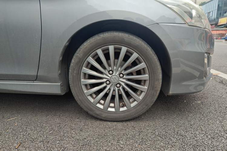 Used Suzuki Alivio 2015 1.6L Automatic Enjoyment Model Right Front Wheel Hub