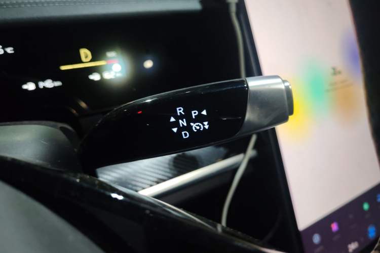 Used NETA S 2022 Extended-Range Version 1160 km Range Rear-Wheel-Drive Compact Edition Gear Lever