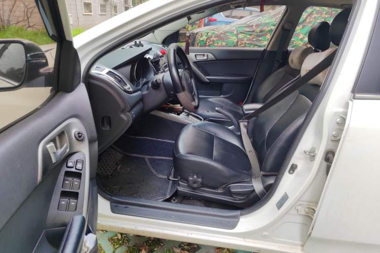 Used Kia Forte 2011 1.6L AT Premium Driver Seat