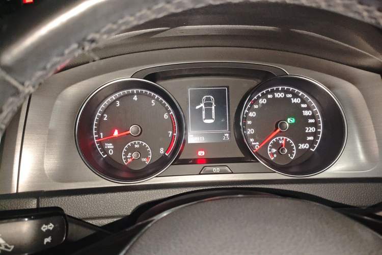 Used Volkswagen Golf 2015 1.4TSI Automatic Luxury Model Instrument Cluster