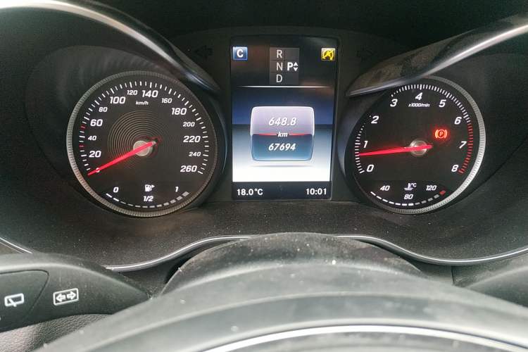 Used Mercedes-Benz C-Class 2016 C 180 Estate Odometer Close Up