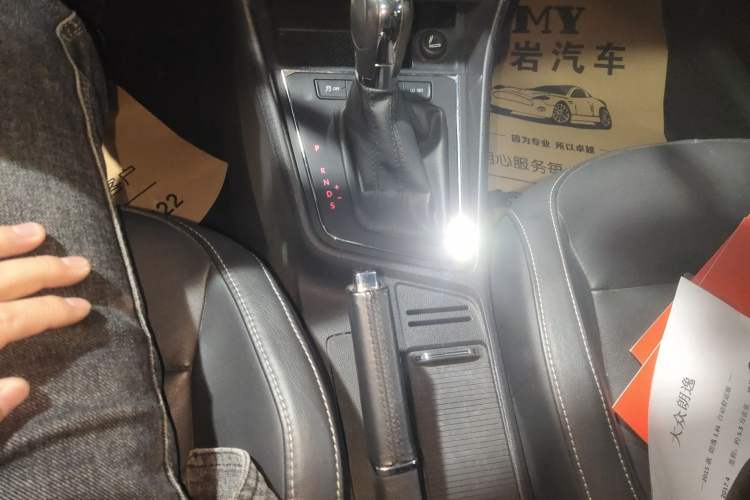 Used Volkswagen Lavida 2015 1.6L Automatic Comfort Edition Gear Lever