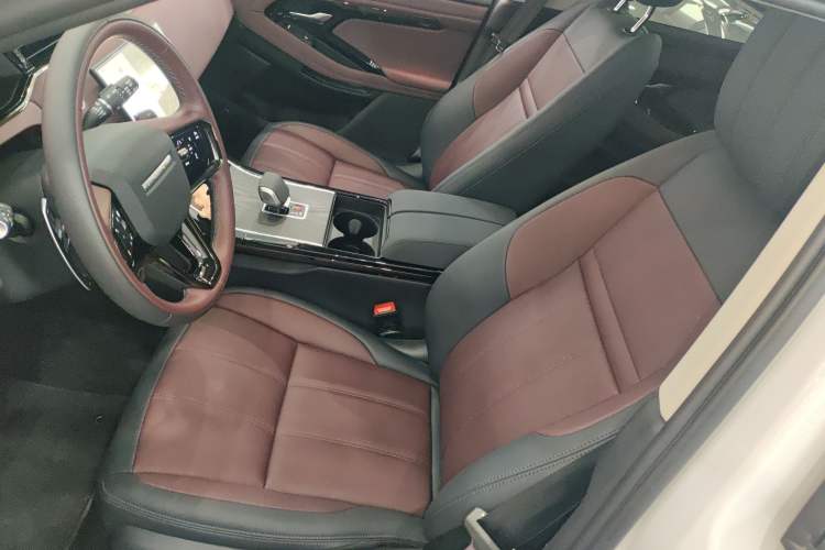 Used Land Rover Range Rover Evoque 2024 Aurora L 249 PS Prestige Light-Chasing Edition
