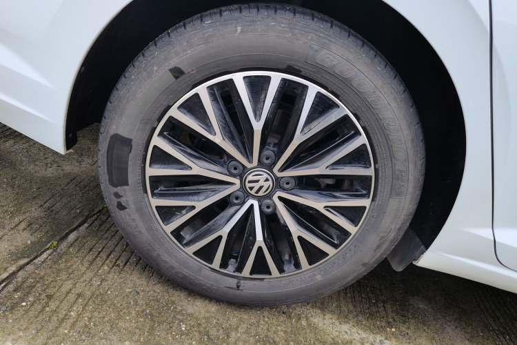 Used Volkswagen Sagitar 2021 280TSI DSG Comfort Connect Edition Right Rear Wheel Hub