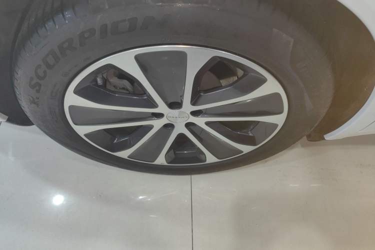 Used Hima Luxeed R7 2024 All-Electric 802 km Max
