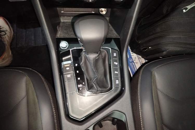 Used Volkswagen Tiguan L 2019 Revised 330TSI Automatic Two-Wheel Drive Smart & Luxury Edition China VI Standard
