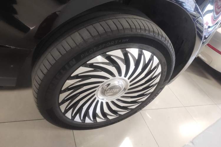 Used Land Rover Range 2020 3.0 L6 Long-Wheelbase Legacy Right Front Wheel Hub