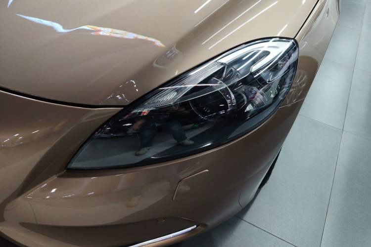 Used Volvo V40 2014 2.0T Zhiya Edition Left Front Headlight