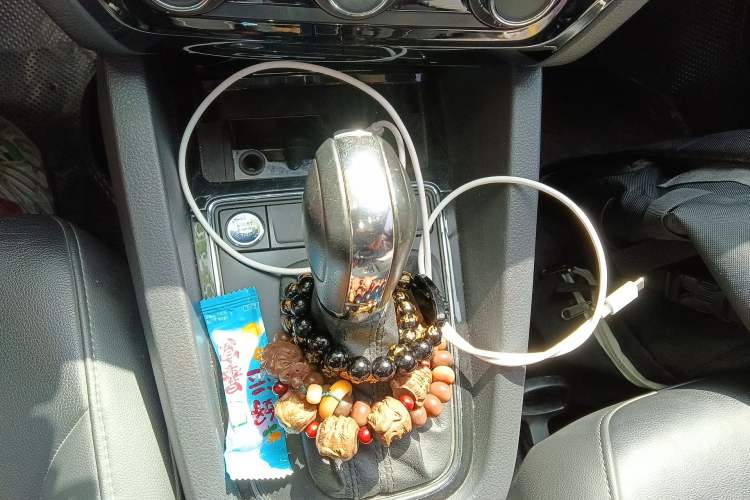 Used Volkswagen Sagitar 2017 1.6L Automatic Comfort Model Gear Lever