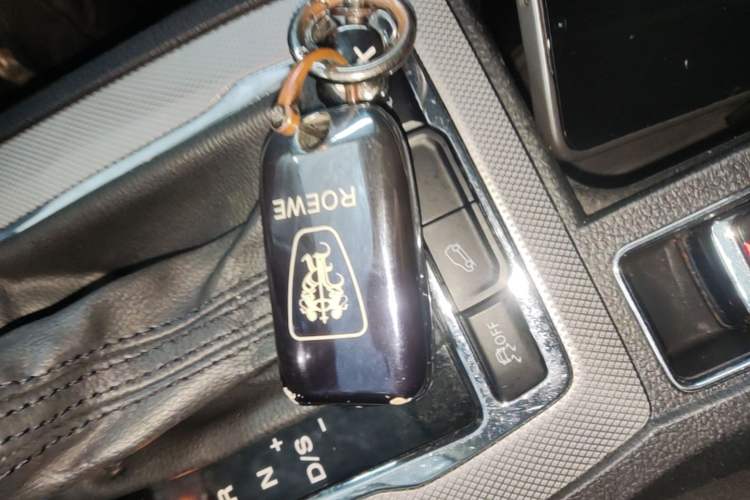 Used Roewe RX5 2018 30T Two-Wheel Drive Automatic Internet Smart Edition
