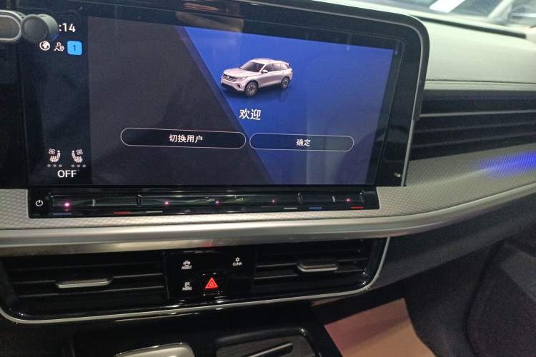 Used Volkswagen Tavendor 2023 380TSI Four-Wheel Drive R-Line First Edition Audio And AC Panel