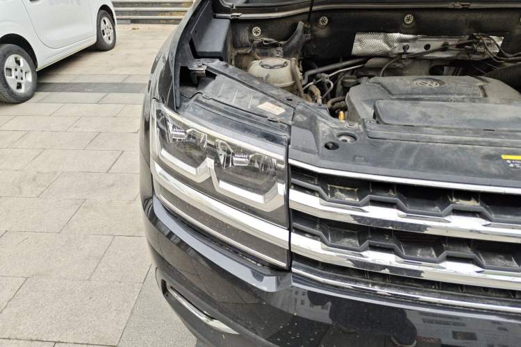 Used Volkswagen Teramont 2020 Revised Version 330TSI Two-Wheel Drive Luxury Edition Right Front Headlight