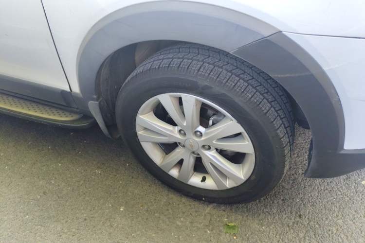 Used Chevrolet Captiva 2014 2.4L 4x4 Flagship Edition 7 Seats Right Front Wheel Hub