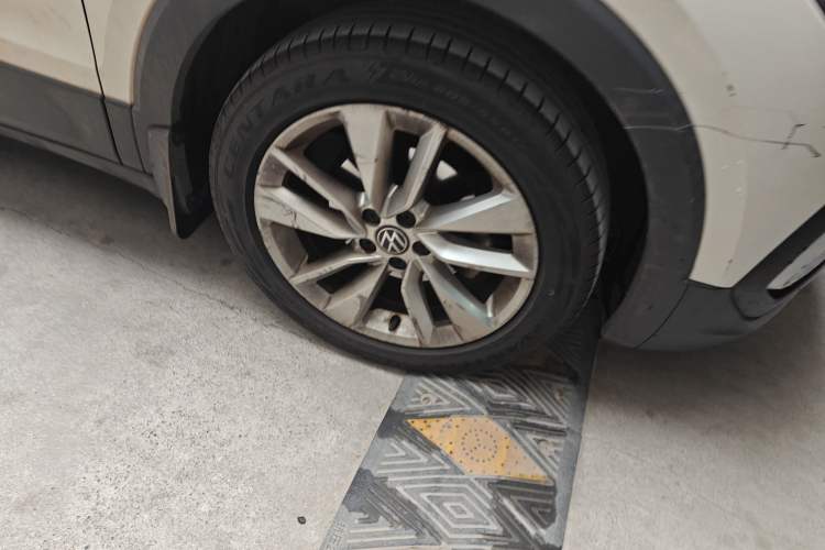 Used Volkswagen T-Cross 2020 280TSI DSG Comfort Edition Right Front Wheel Hub