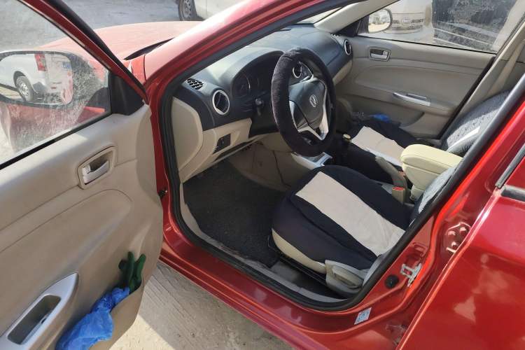 Used CHANGAN Alsvin V3 2012 1.3L Manual Comfort Version China IV Standard
