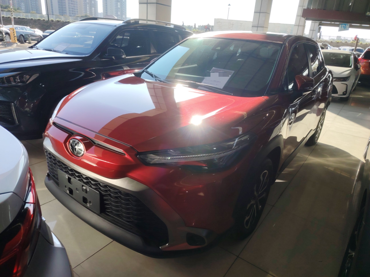 تحت مقدمة السيارة