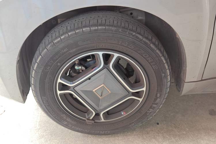 Used Baojun E200 2018 Smart Enjoy Edition Left Front Wheel Hub