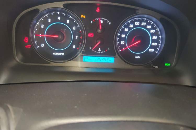 Used Chevrolet Captiva 2014 2.4L Two-Wheel Drive Urban Version 7 Seats Odometer Close Up