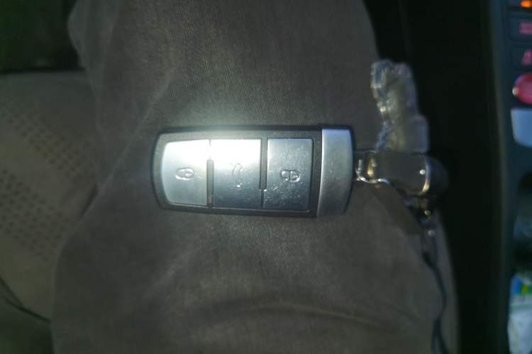 Used Volkswagen Magotan 2012 Travel Edition 2.0 TSI Comfort Version Vehicle Key