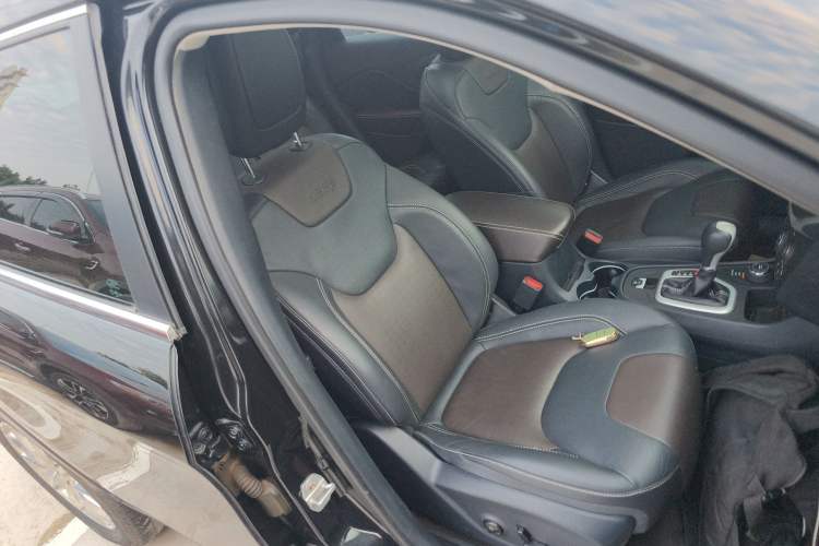 Used Jeep Cherokee 2016 2.4L Superior Edition
