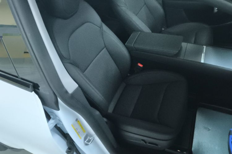 Used Tesla Model Y 2025 Long-Range All-Wheel-Drive Version