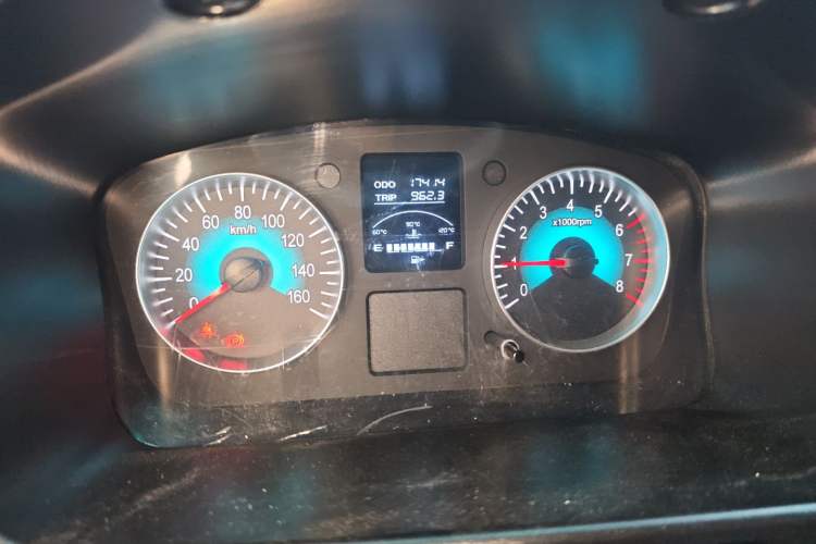 Used Jinbei Hiace X30 2023 1.5L Super-Comfortable Passenger Van 5/6/7-Seater Non-Air-Conditioned Version Model SWC15M