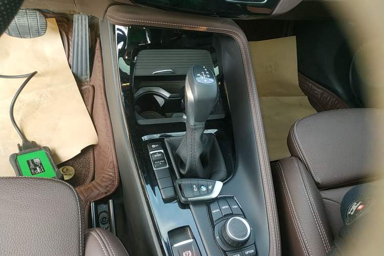 Used BMW X1 2019 sDrive18Li Premium Edition Gear Lever