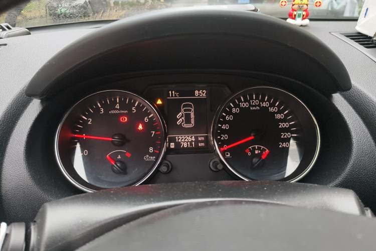 Used Nissan Qashqai 2011 1.6XE Wind 5MT 2WD Odometer Close Up